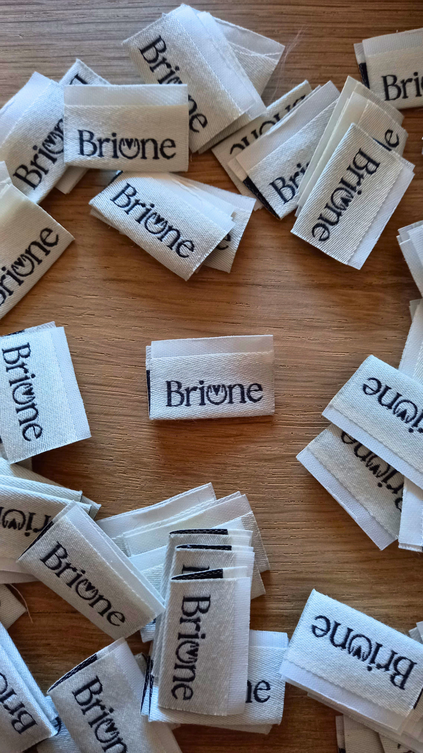 étiquette brodé de la marque briune