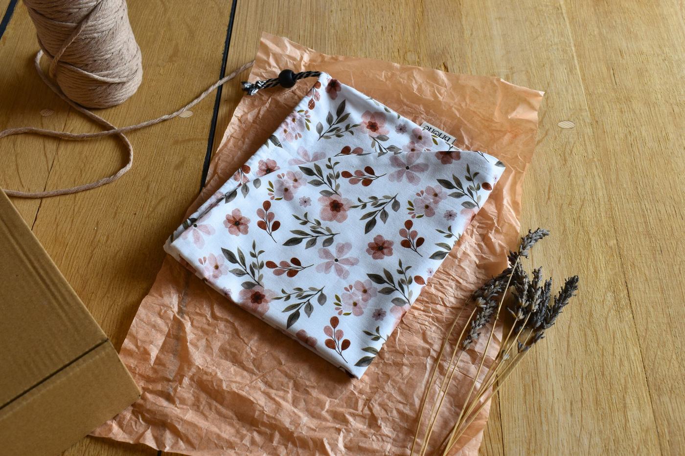 Housse de bombe Briune en coton, motif fleur blanc