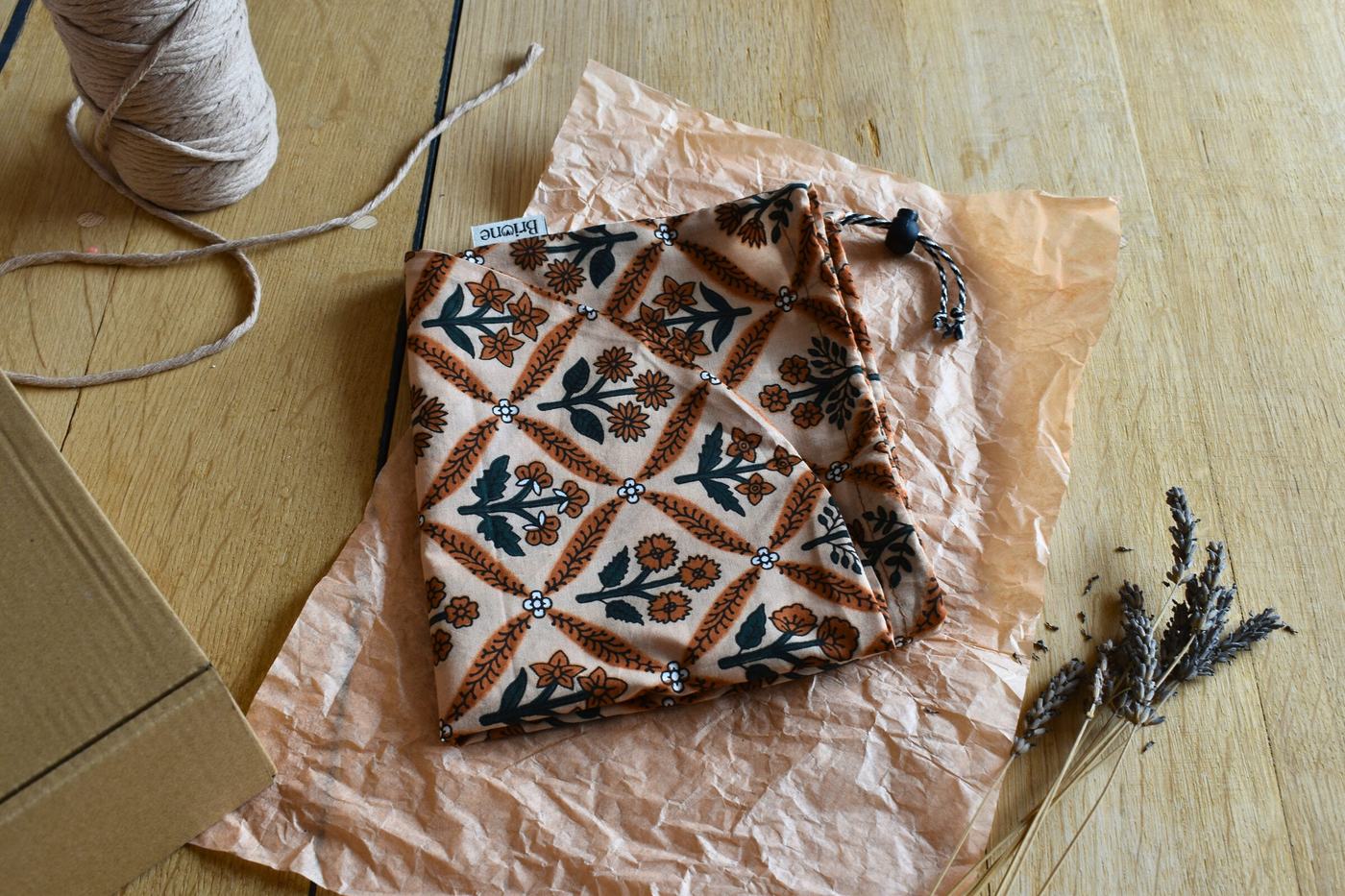 Housse de bombe Briune en coton, motif fleur marron